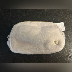 Lululemon everywhere belt bag